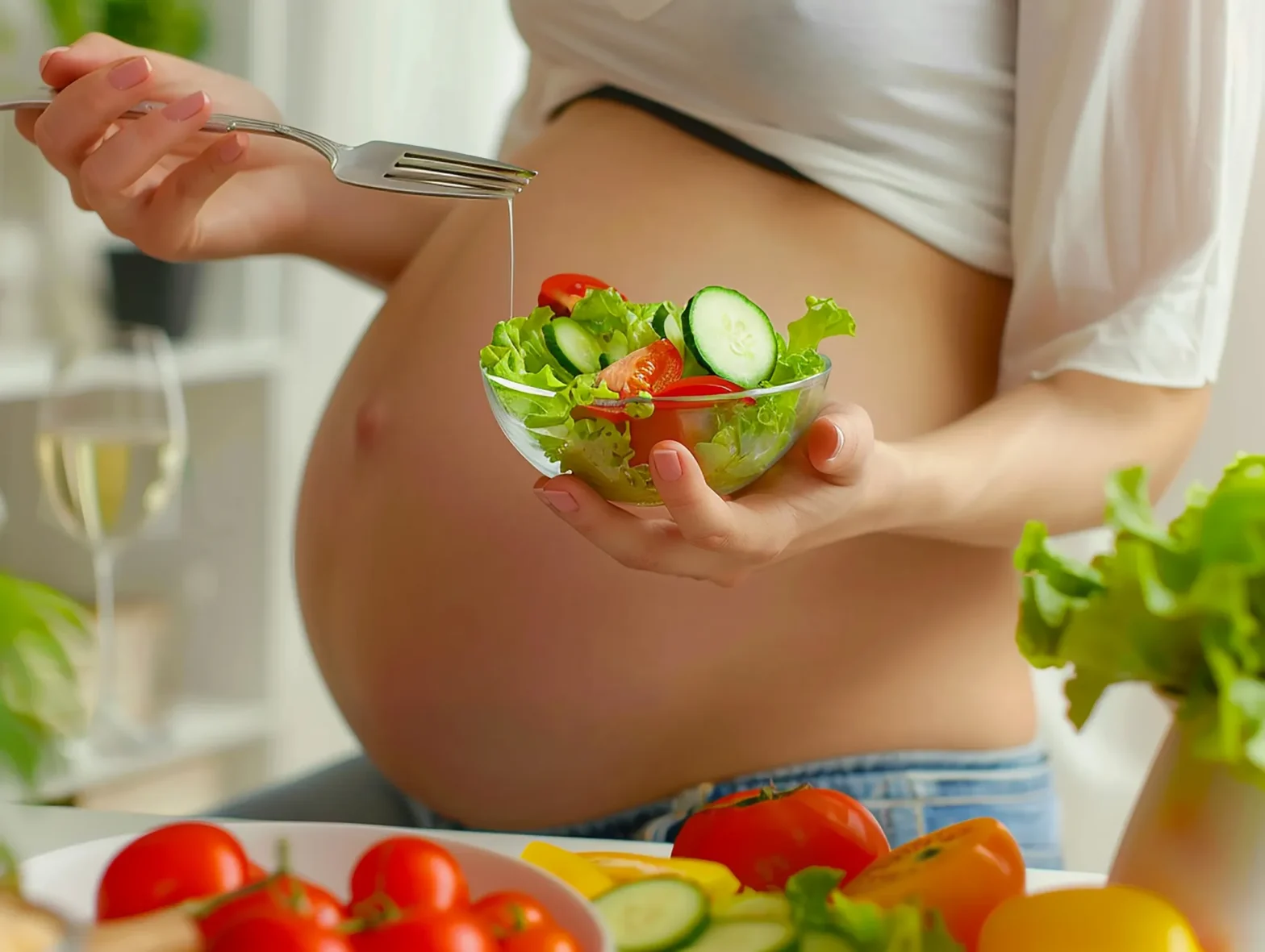 Dieta w ciąży – co jeść, czego unikać i jakie suplementy brać?
